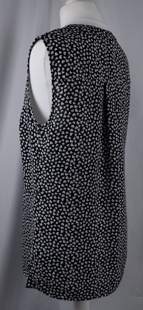 Papaya Black Heart Pattern Size 10 Top Pre-Owned