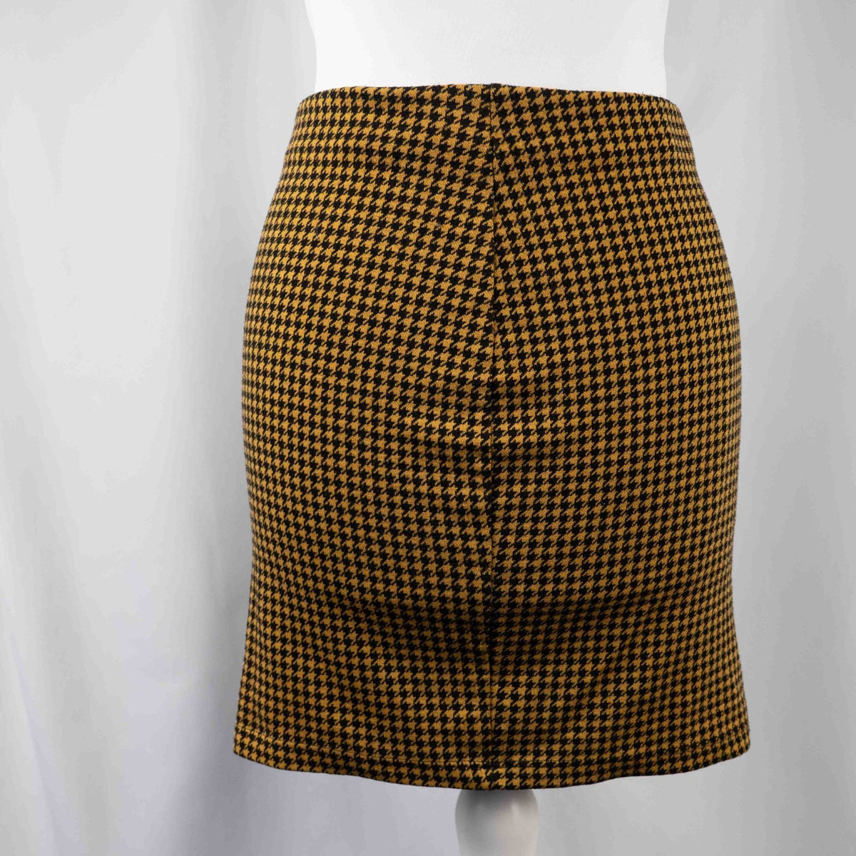 New Look Gold and Black Check Style Pattern 8 Mini Skirt Pre-Owned